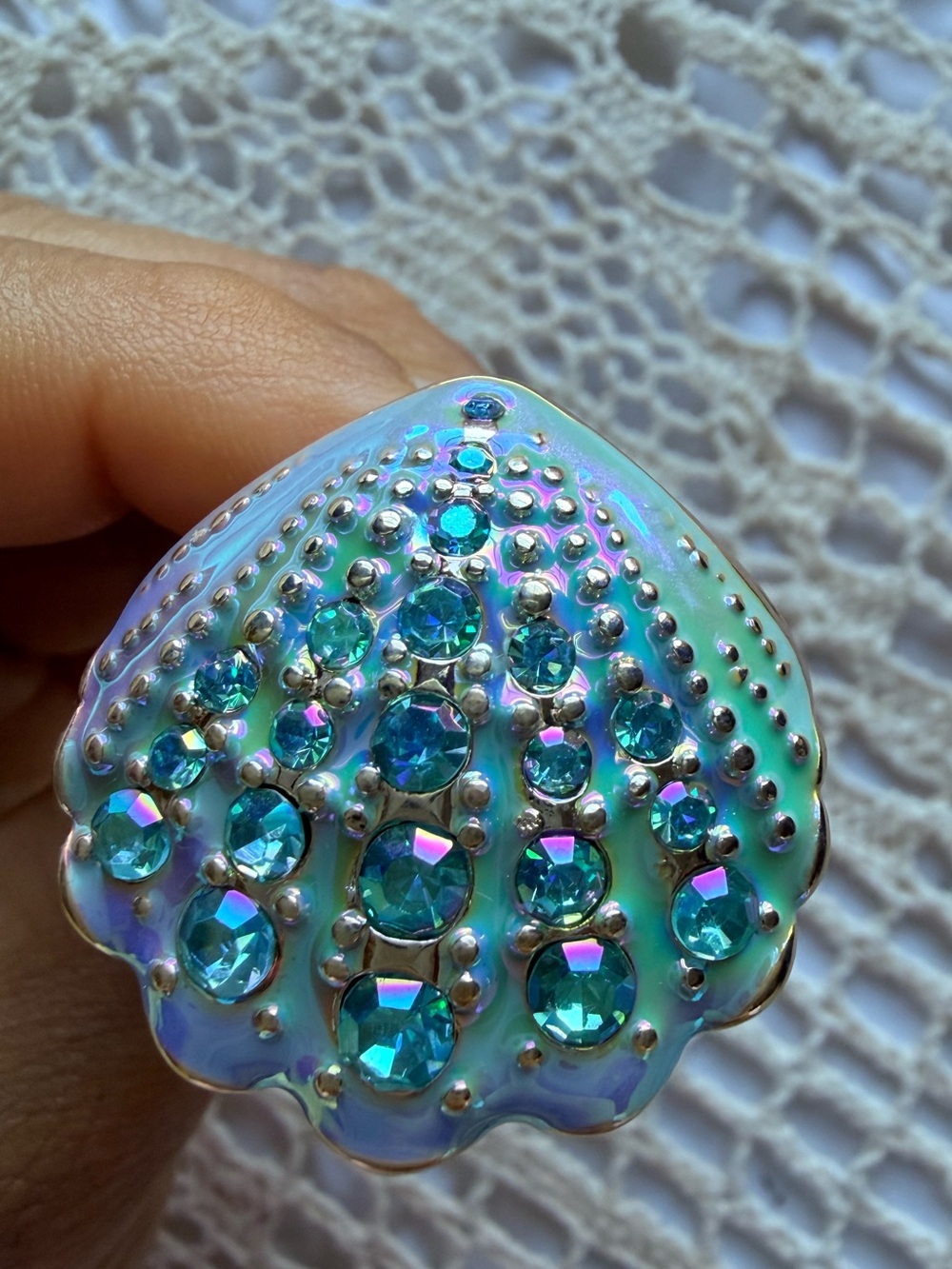 Betsey Johnson Sirens Cove Clam Shell Stretch Ring - Picture 8 of 9